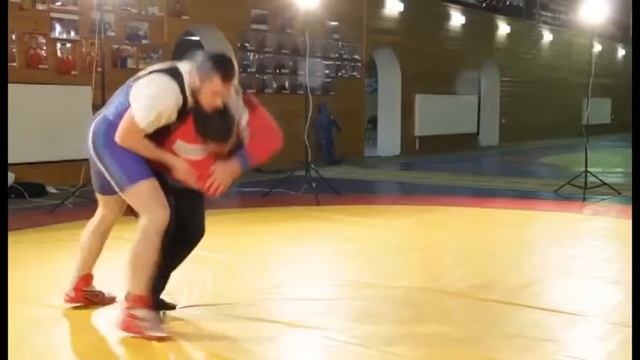 Бросок с колен, бросок кочерга, бросок вертушкой смотреть онлайн