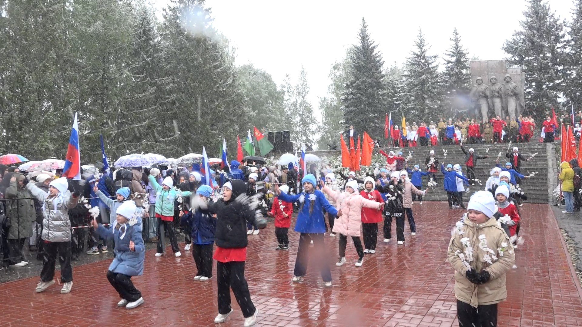 Торжественный митинг, посвященный 79-й годовщине Великой Победы, прошел в Кузнецке смотреть онлайн