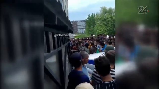 Разгон мигрантов в Казани смотреть онлайн
