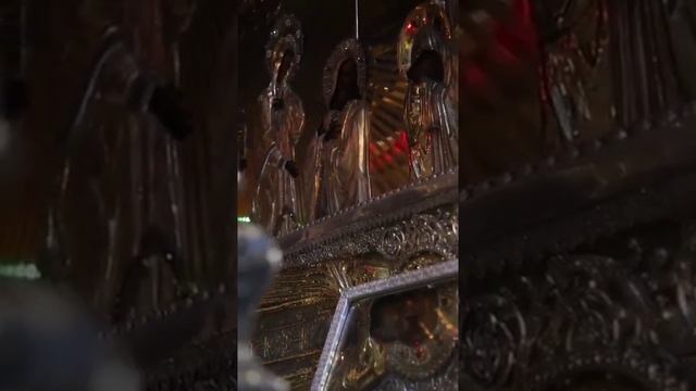 Фрагмент молебна у мощей прп. Сергия Радонежского, в Троицком соборе Троице-Сергиевой Лавры смотреть онлайн