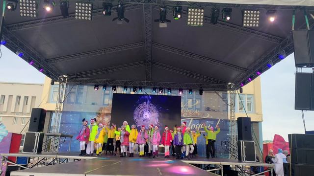 Площадь Единства. Детская игровая программа «Если б я был Дед Мороз…». 01.01.2023 🎄 смотреть онлайн