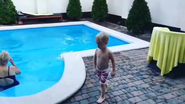 Прыжки в бассейн !!!! 2018 смотреть онлайн