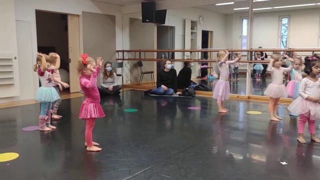 Детский урок танцев для девочек 3 годика