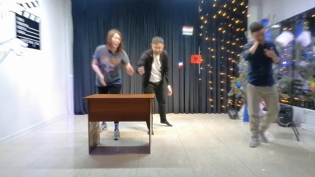 Этюд - Братья и сестра готовятся к юбилею отца! смотреть онлайн