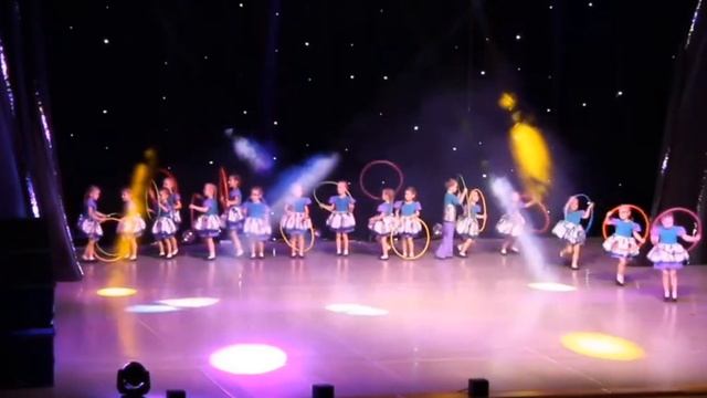 Танцевальная компания Zabava, группа amigos. Номер "бабочка" смотреть онлайн