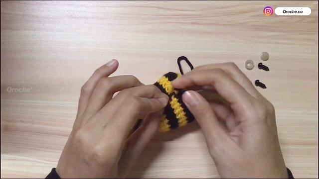 *tutorial* crochet a PERFECT BEE amigurumi for absolute beginner in just 20 minutes // step-by-step смотреть онлайн
