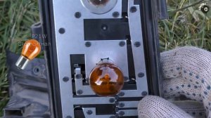 Замена лампочек в задних фонарях Шевроле Кобальт / Шевроле замена лампочек / Шевроле Кобальт замена