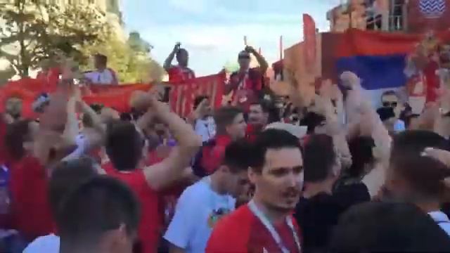 Сербы поют у стен Кремля: Крым - Россия, Косово - Сербия #ЧМ2018