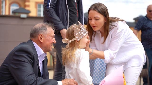 Мире 3 годика. День Рождения сестренки смотреть онлайн