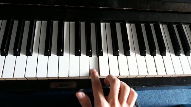Boy Pablo - " Feeling Lonely " Piano Lick Tutorial смотреть онлайн