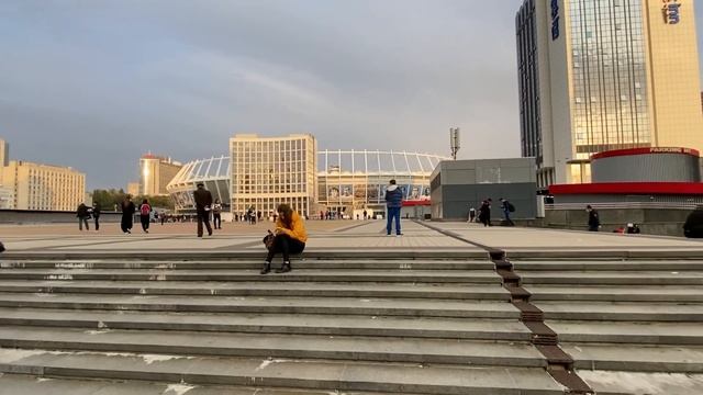 КИЕВ. Гуляем от Дворца Украина до Дворца Спорта. смотреть онлайн
