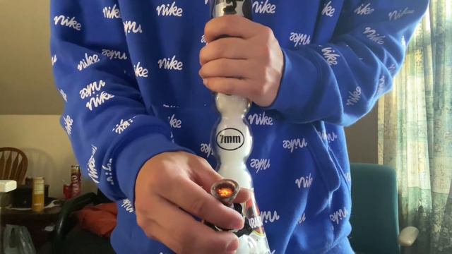 BONG SESH смотреть онлайн