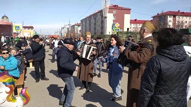 С днем победы! СМУГЛЯНКА отрывок с концерта, г. Салехард, ЯНАО смотреть онлайн
