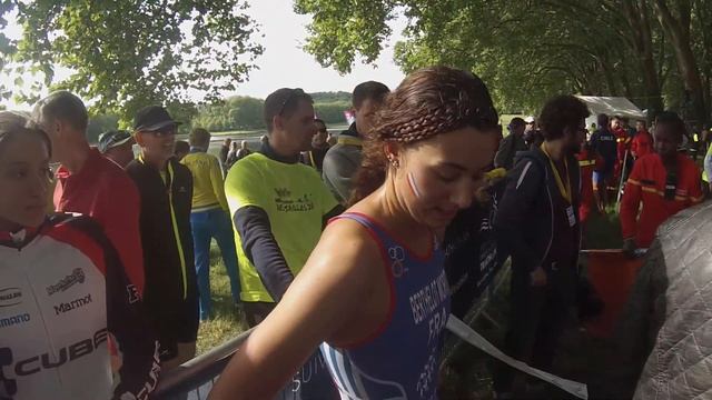 intérview de Constance Minet (SCHOOL TEAMS : 1997/1998) смотреть онлайн