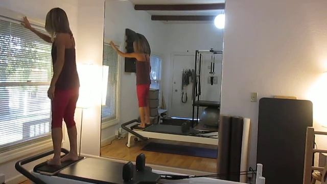 Standing Side Splits on the Pilates Reformer смотреть онлайн