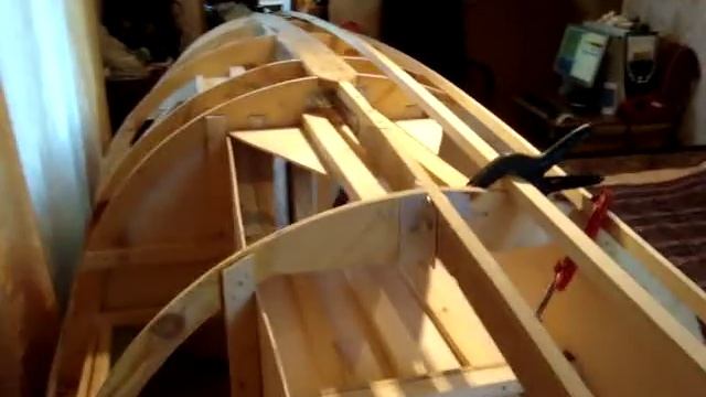 Постройка яхты, лодки. Наведение бортовых стрингеров. смотреть онлайн