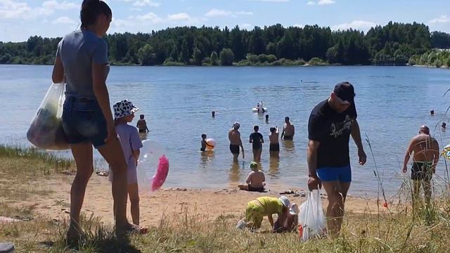 Едем купаться на озеро/ Жестылёво/ Много людей/ Вода прохладная/ Обгорели смотреть онлайн