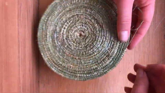 Experimenting with using flax in a coiled basketry technique смотреть онлайн