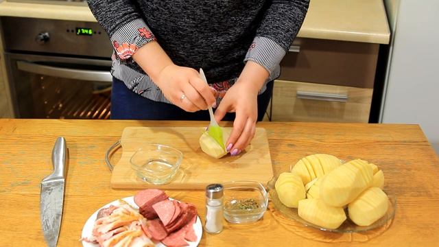 Как приготовить картофель вкусно! Картошка-гармошка в духовке смотреть онлайн