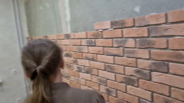 ЭКСПЕРТ МАСТЕР - КЛАСС: как клеить декоративный кирпич, укладка гипсового кирпича на гипсовый клей смотреть онлайн