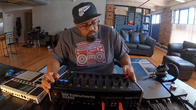 ISLA INSTRUMENTS S2400 12bit sampling drum machine (demo67) смотреть онлайн