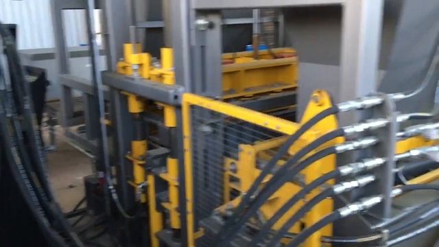 Вибропресс ЗЗБО Максимал. Тест автоматического режима двухслойной брусчатки￼ смотреть онлайн