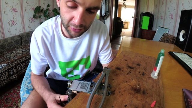 Учимся паять паяльным феном! Как перепаять гнездо зарядки на телефоне! смотреть онлайн