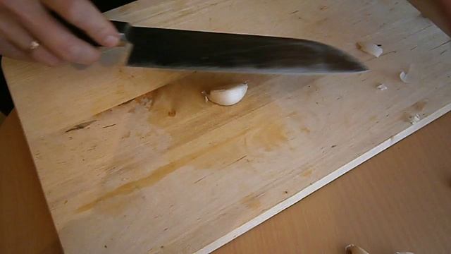 Думать как шеф. Чистим чеснок.