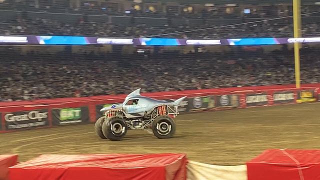 Monster jam Anaheim 2024 Megalodon freestyle смотреть онлайн