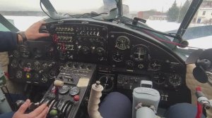 Запуск двигателя на самолете Ан-2.