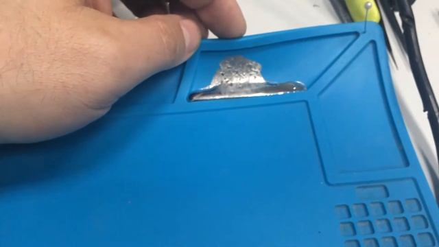 Плавим Сплав Розе на коврике для пайки и ремонта телефонов смотреть онлайн