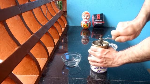 perfect coffee with russian handy grinder.кофемолка. смотреть онлайн