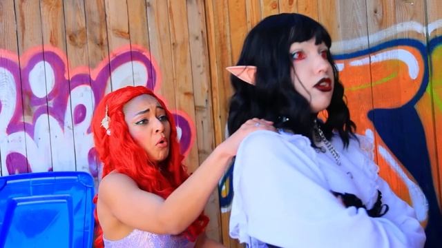 Хорошая vs плохая няня! Вампир vs Фея vs Русалка! смотреть онлайн