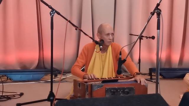 Киртан перед лекцией смотреть онлайн