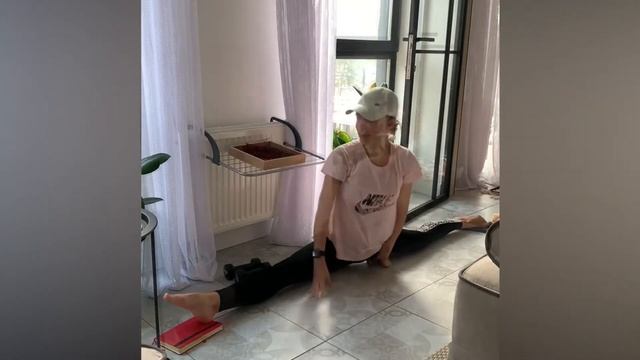 Шпагат продольный, поперечный ~ детальный разбор для начинающих. смотреть онлайн