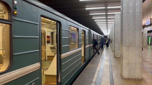 81.714.5М, прибывает на станцию Бульвар - Рокоссовского. смотреть онлайн