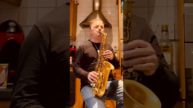 Yamaha 82zii unlaquered (no F#) with a Pillinger NYA 5• mouthpiece смотреть онлайн