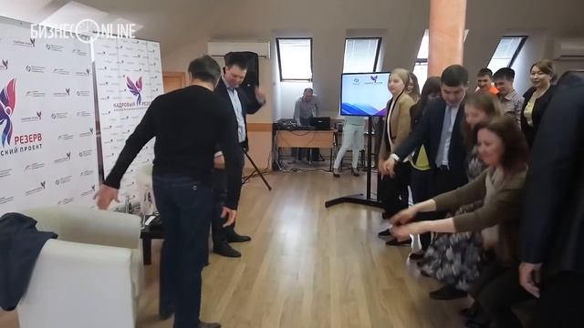 Василь Шайхразиев устроил физзарядку для будущих чиновников смотреть онлайн