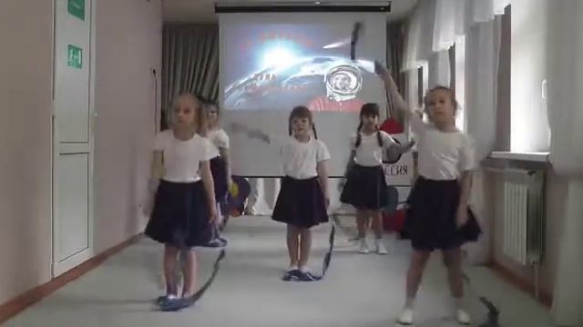 Спортивный танец с лентами ко Дню космонавтики «Полет к звездам» смотреть онлайн