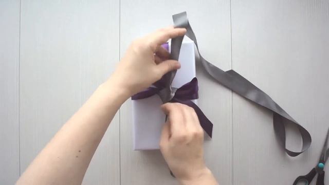 Как завязать бант на коробке | Как завязать бант на подарке | Упаковка подарка | Gift Wrapping смотреть онлайн