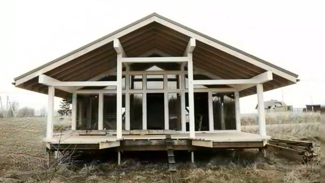 Красивый одноэтажный дом Фахверк с большой террасой и огромными 5-ти метровыми потолками. Дом Шале смотреть онлайн