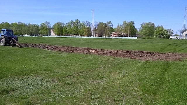 Вспашка целины трактором экономит ваши силы и нервы! смотреть онлайн