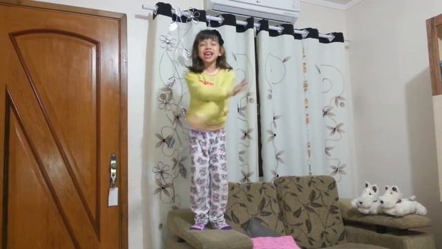 Volta logo tia clivia...mp4 смотреть онлайн