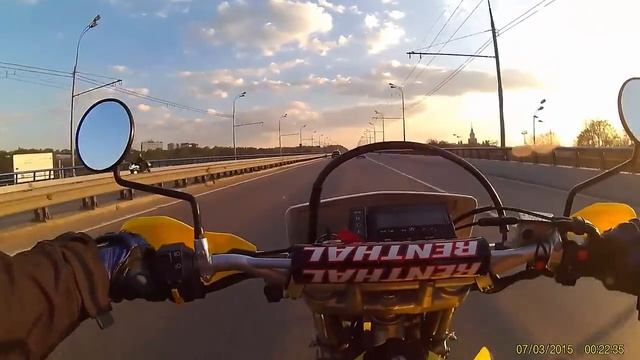 Прокатился по центру на DRZ-400S