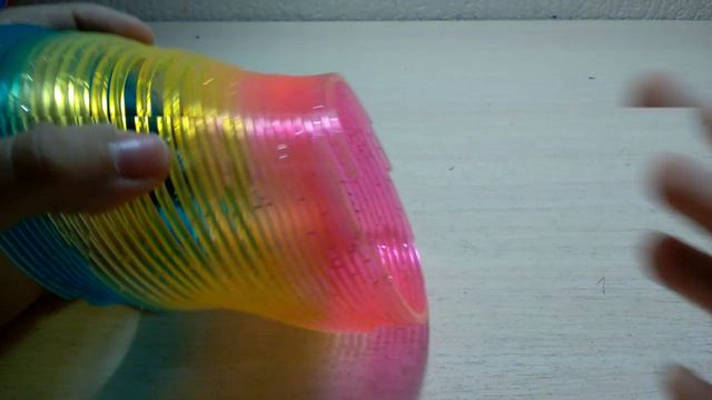 Как играть с пружинкой))😆😆😆😆😅😅😅😅(шутка) смотреть онлайн