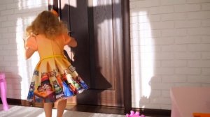 Настя и её красивые наряды и украшения