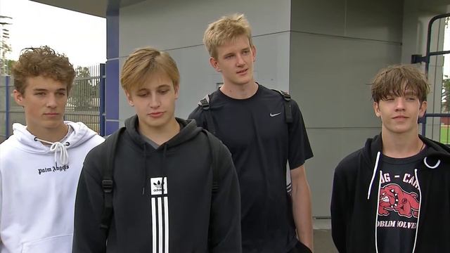 Спорт – тяжелая работа. На стадионе «Металлург» временно ограничен свободный доступ из-за ремонта смотреть онлайн