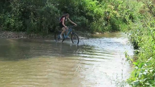 Как бродить реку на велосипеде смотреть онлайн