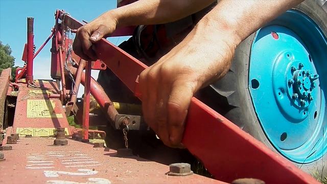 Роторная коса Wirax / Трактор ЮМЗ-6 смотреть онлайн