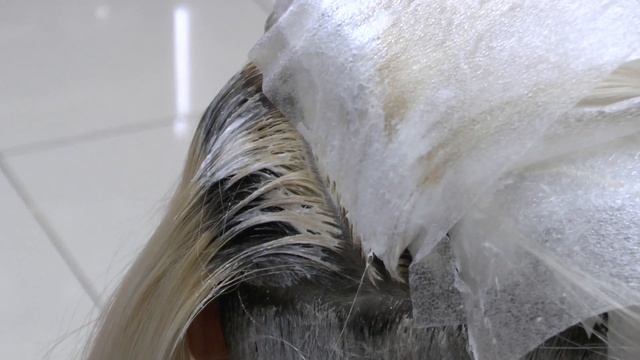 Тотальный БЛОНД без желтизны / Осветление сильно отросшего блонда Bleaching of hair BLONDE without смотреть онлайн